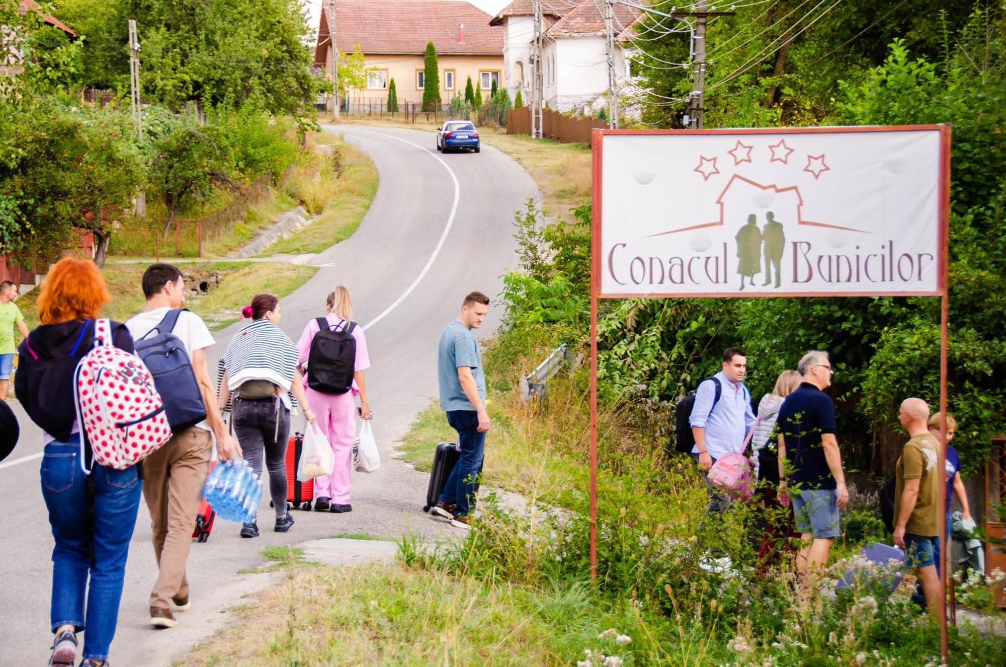 Отель Conacul Bunicilor Novaci Экстерьер фото